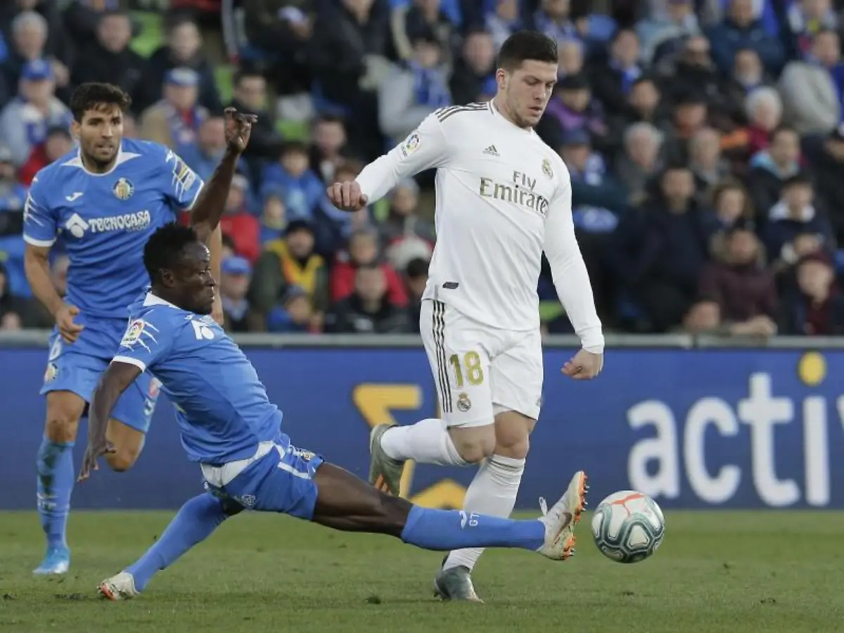 Djene-Dakonam-M-von-FC-Getafe-und-Luka-Jovic-r-von-Real-Madrid
