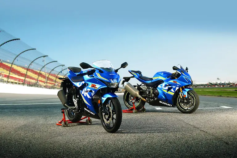GSX-R125AL8-Action-8