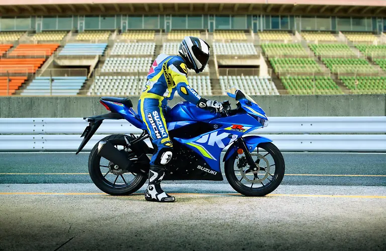 GSX-R125AL8-Action-4