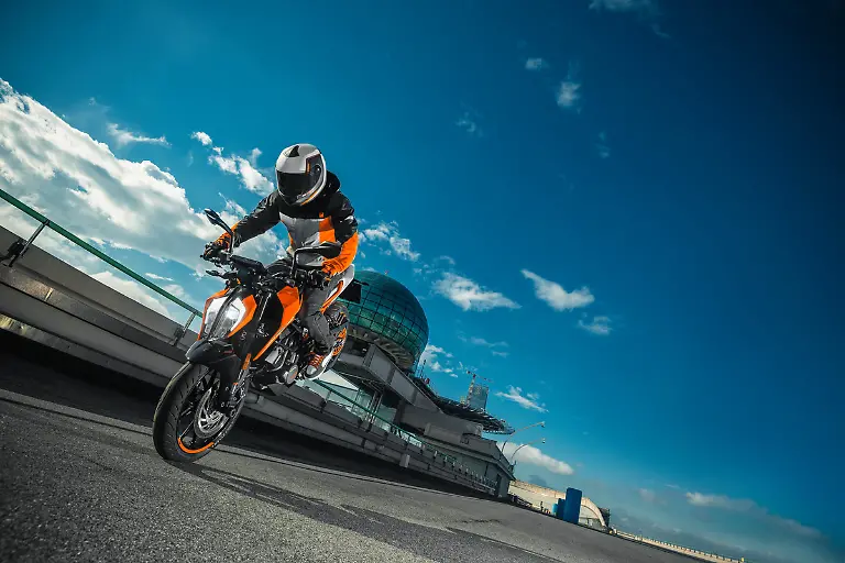 152653-KTM-125-DUKE-MY-2017