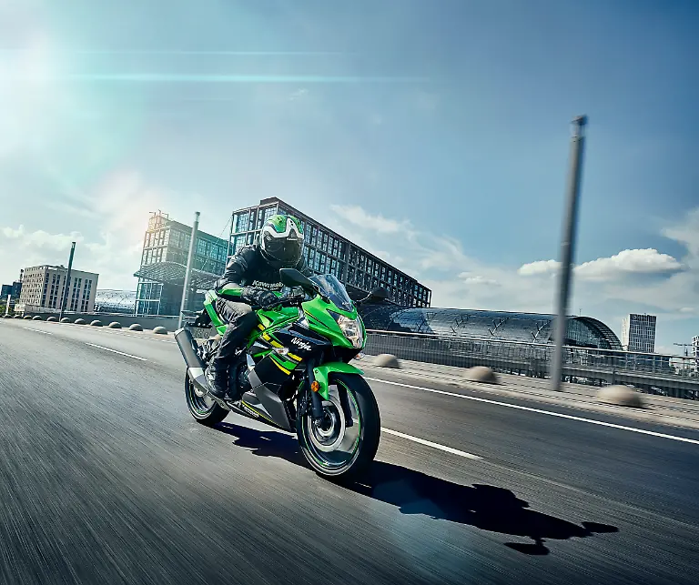 19-Ninja-125-Action-4