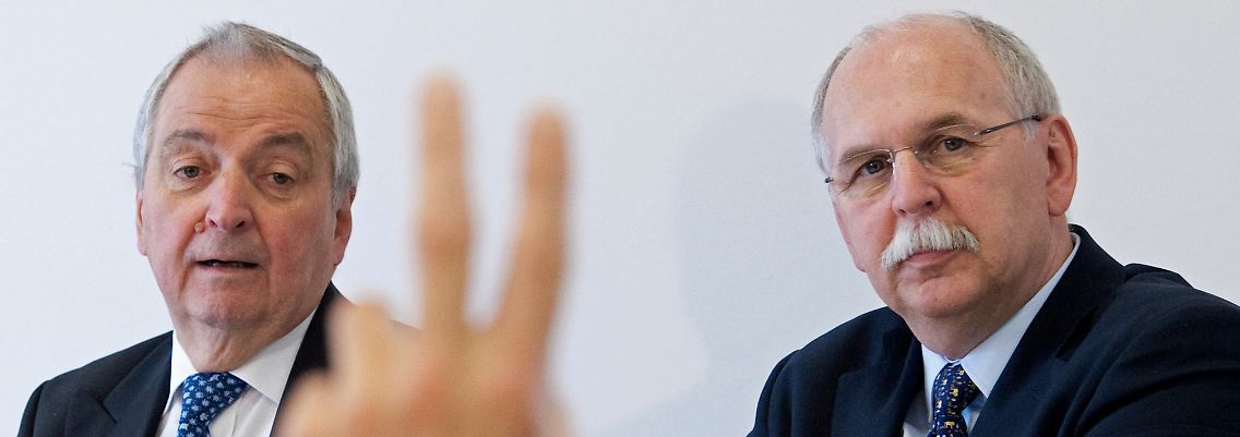 Töpfer und Kleiner müssen das Ergebnis der Klausur vor der Presse vertreten.