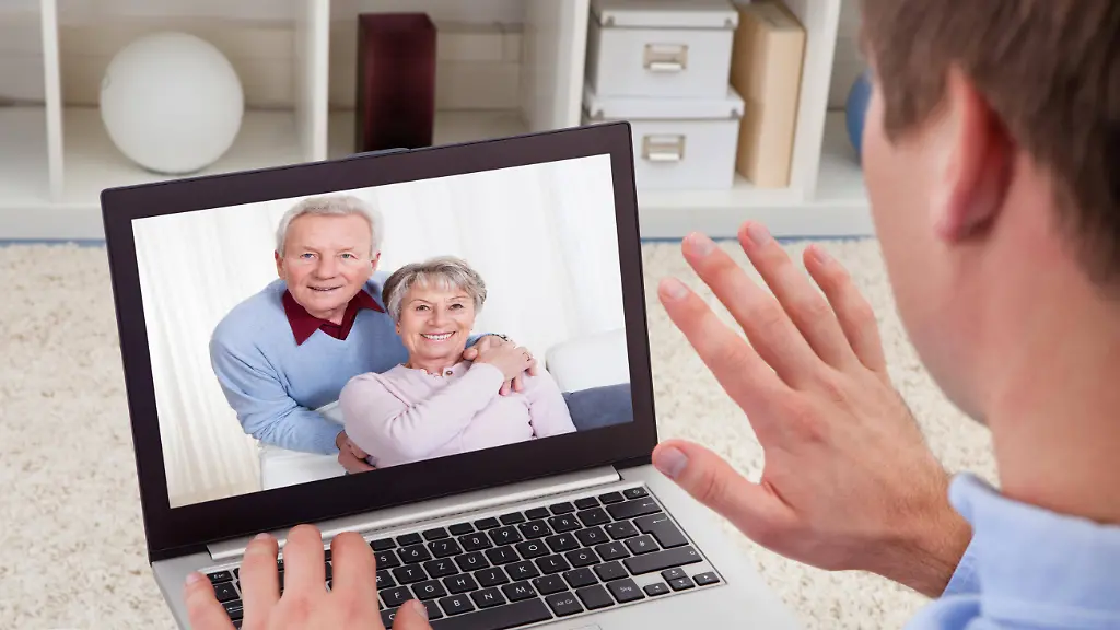 Wenn-man-sich-nicht-besuchen-darf-ist-ein-Videogespraech-ein-kleiner-Trost