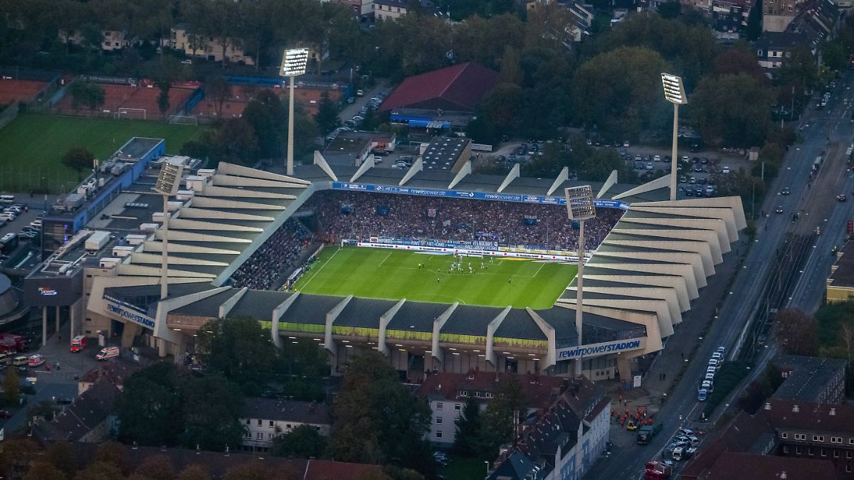 Jumping ban at the Ruhr Stadium: | 