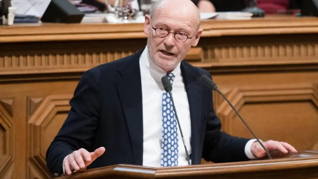 Michael-Westhagemann-parteilos-Wirtschaftssenator-von-Hamburg-spricht-im-Rathaus
