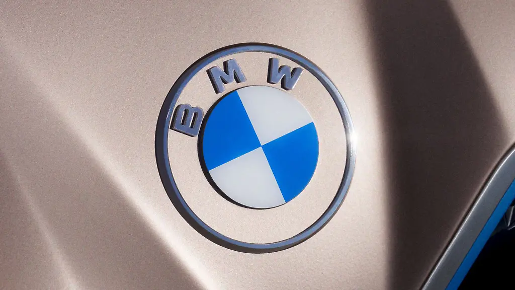 P90384978-highRes-bmw-concept-i4-02-20