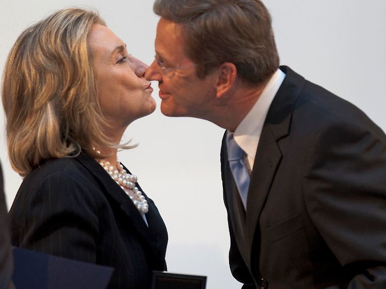 "Die Verstimmung ist mit den Händen zu greifen": Westerwelle mit US-Außenministerin Clinton.