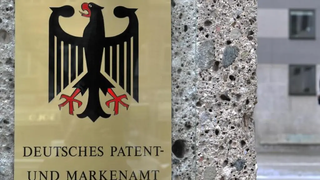 Ein-Schild-haengt-am-Eingang-zum-Deutschen-Patent-und-Markenamt