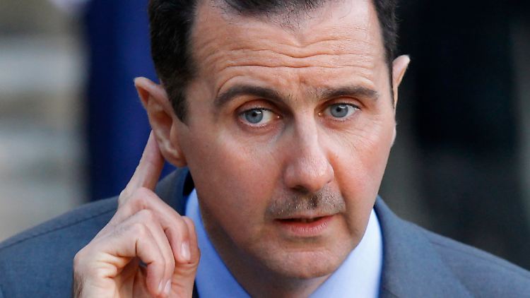 Assad geht auf Forderungen der Demonstranten ein - diese halten die Dekrete aber für unnütz.