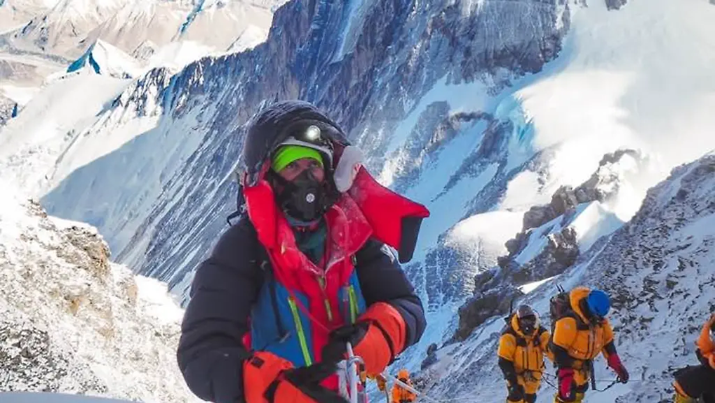 In-Reiss-Couloir-Lhotse-summit-8-516m