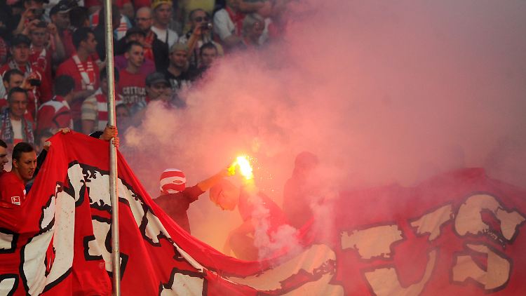 Die Energie-Fans verschulden die Spielunterbrechung.