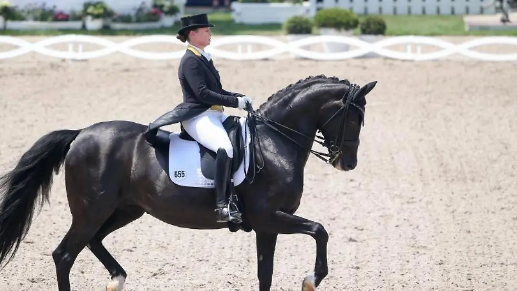 Isabell-Werth-reitet-auf-Weihegold