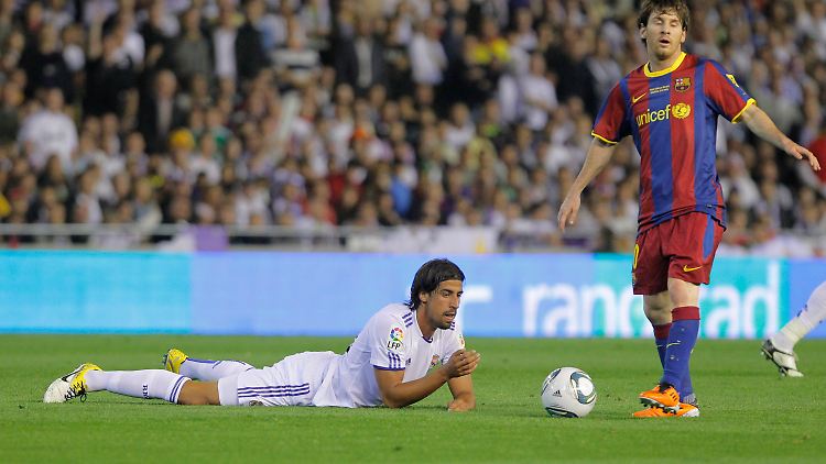 Sami Khedira zeigte gegen Barcelona eine ordentliche Partie. In den nächsten beiden Clasicos wird er fehlen.