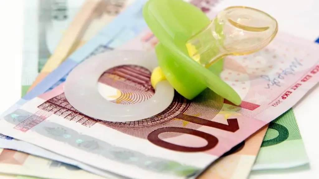 Mehrere-Euroscheine-und-ein-Babyschnuller-sind-abgebildet