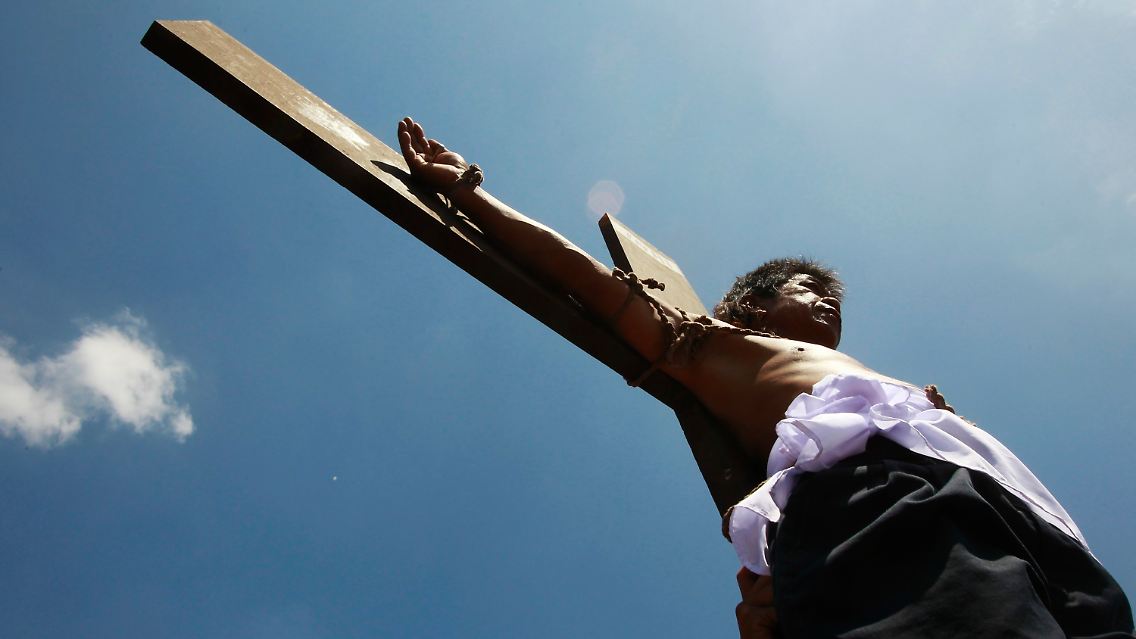 2011-04-22T102222Z_01_MAN510B_RTRMDNP_3_PHILIPPINES-CRUCIFIXION.JPG1251942991126651387.jpg