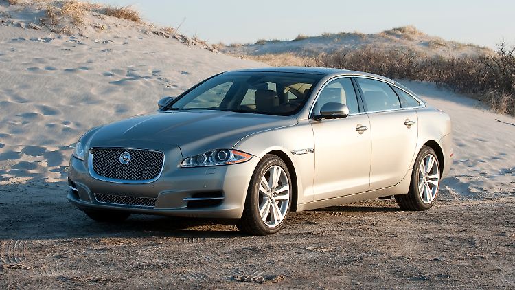 Die große Limousine XJ wird künftig mit einer fondorientierten Sonderausstattung lieferbar sein.
