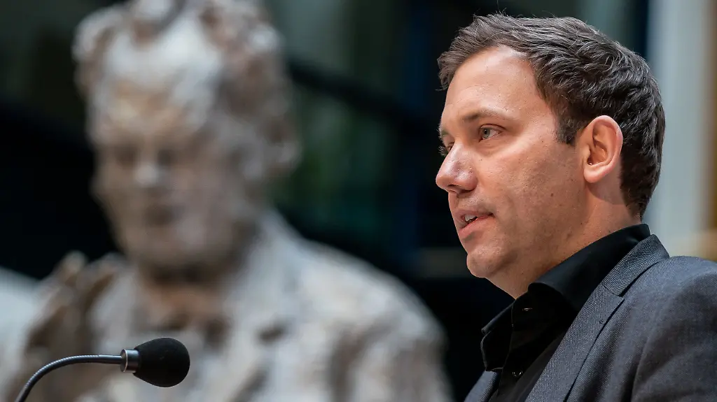 046f2b01cbce8ad75f2c99431bf82b94