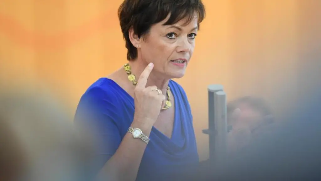 Lucia-Puttrich-CDU-waehrend-der-Plenarsitzung-des-hessischen-Landtags