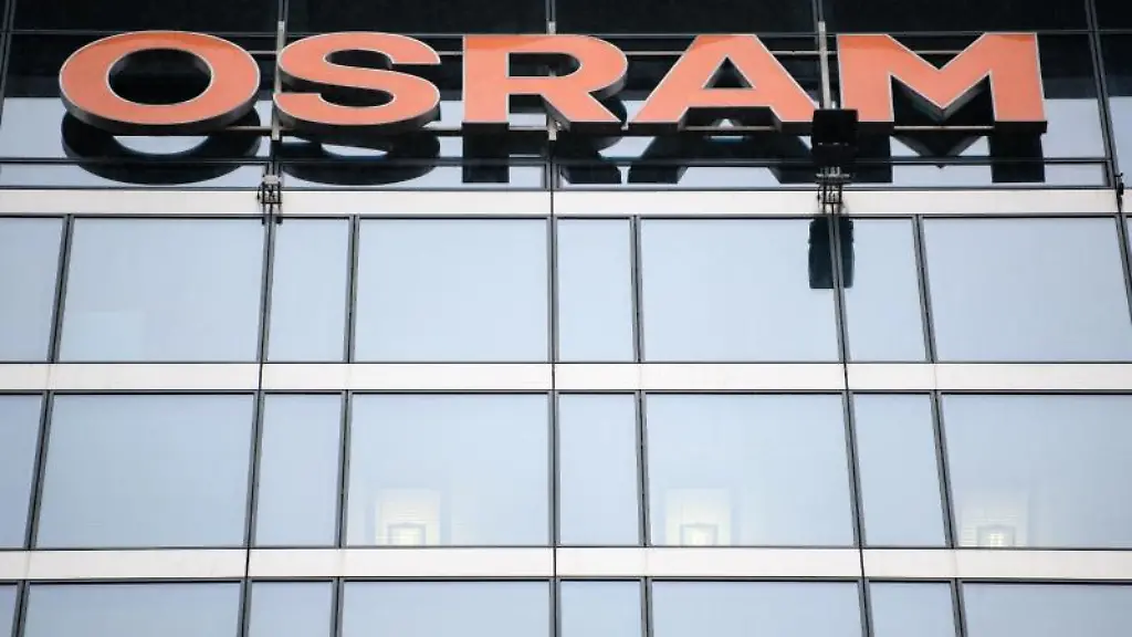 Das-Osram-Logo-an-der-Zentrale-der-Firma