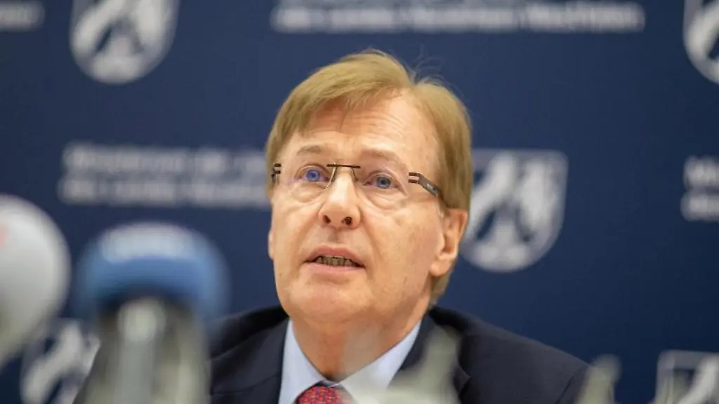 Peter-Biesenbach-CDU-Justizminister-von-NRW-spricht-waehrend-einer-Pressekonferenz