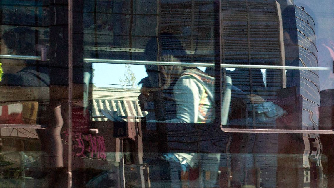 Die Verhafteten wurden in Bussen abtransportiert.