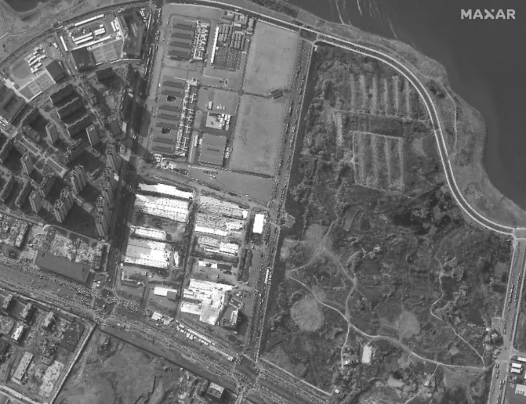 05-overview-of-leishenshan-hospital-during-construction-29jan2020-maxar-wv1