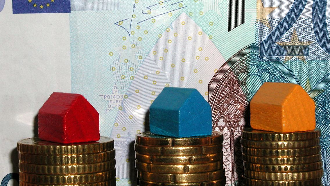 Erst abstottern, dann Geld kassieren: Die Umkehrhypothek macht's möglich.