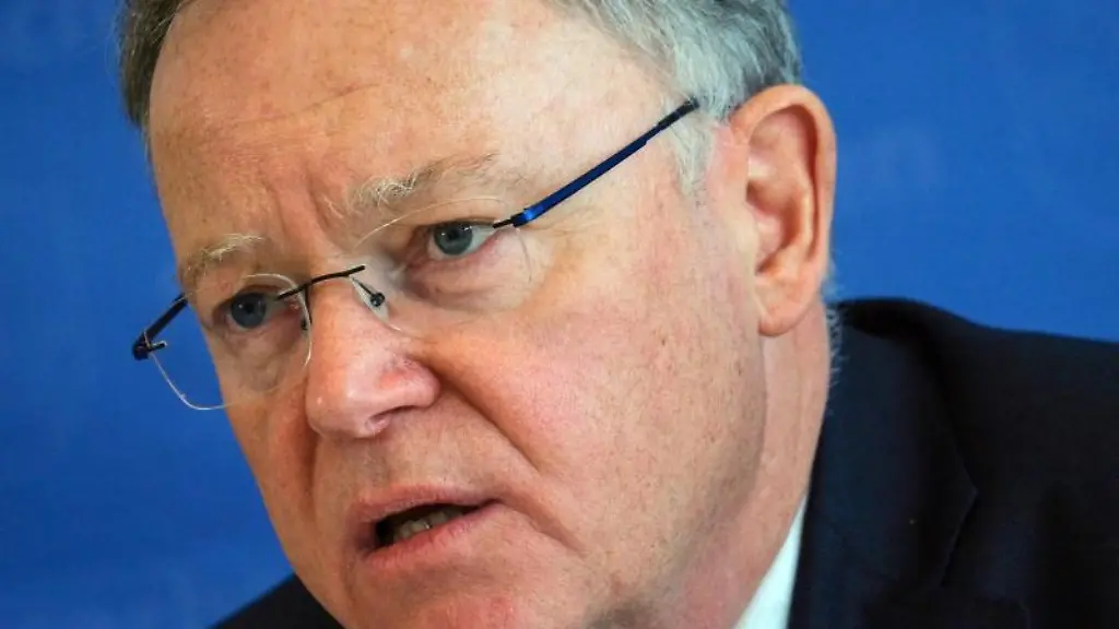 Der-niedeersaechsische-Ministerpraesident-Stephan-Weil-SPD-spricht-auf-einer-Pressekonferenz