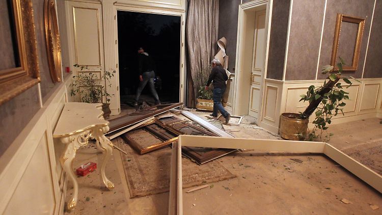 Blick in ein Zimmer Gaddafis nach den Angriffen.