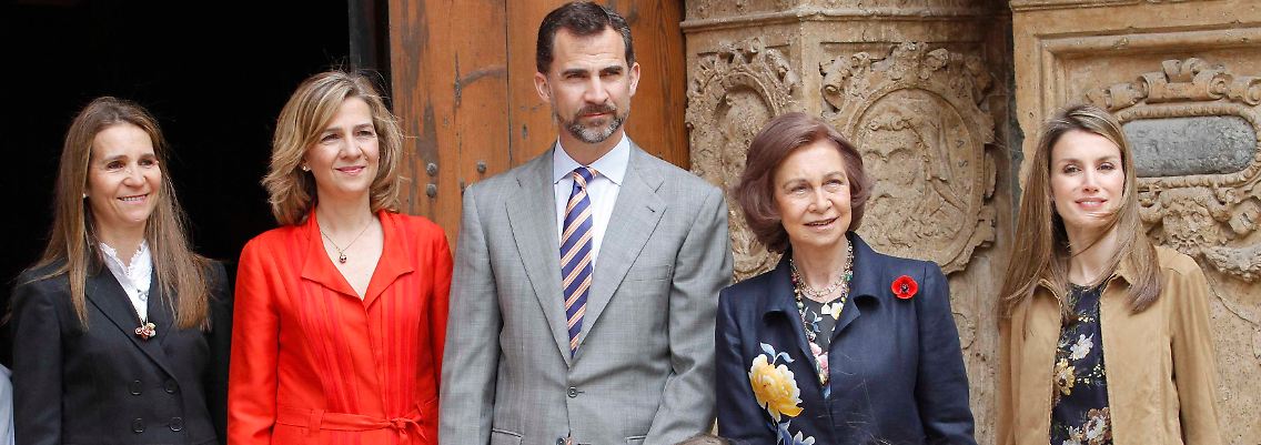 Weiberhaushalt: Kronprinz Felipe und die geballte Macht Spaniens.