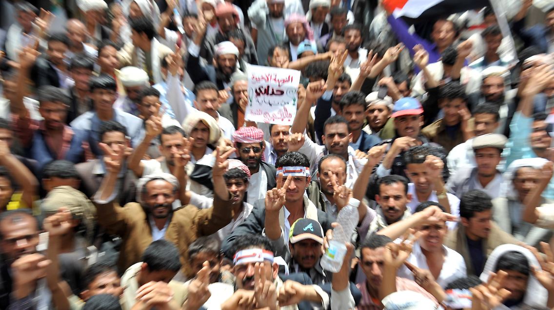 Die Proteste gegen Saleh gehen - wie hier in Sanaa - unvermindert weiter.