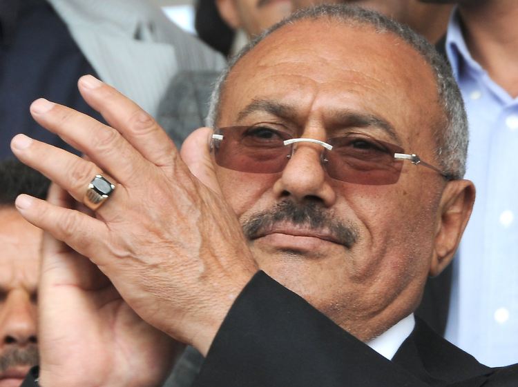 Präsident Saleh wird von der Opposition beschuldigt, Sindschibar den Islamisten absichtlich überlassen zu haben.