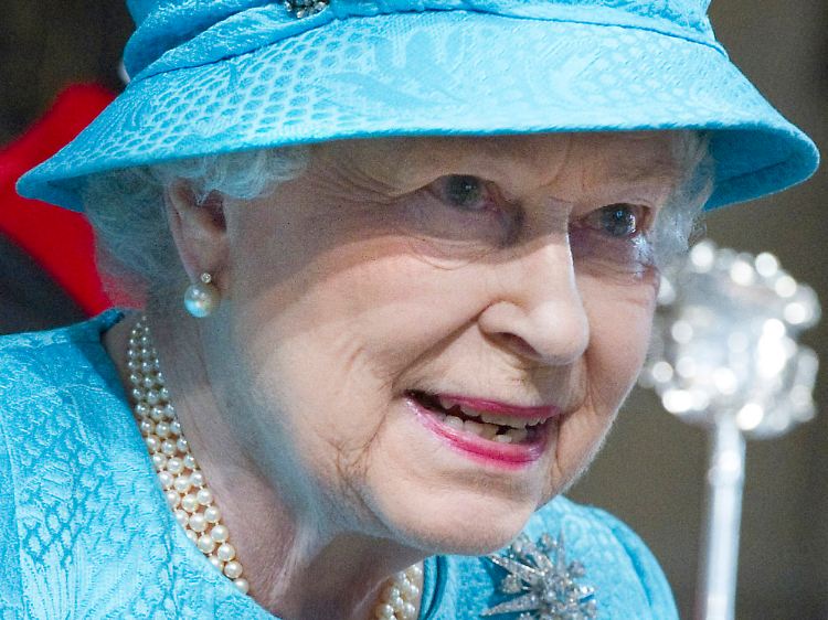 Das die 85-jährige Queen die abendliche Hochzeitsparty schwänzt, wird man ihr wohl nachsehen.