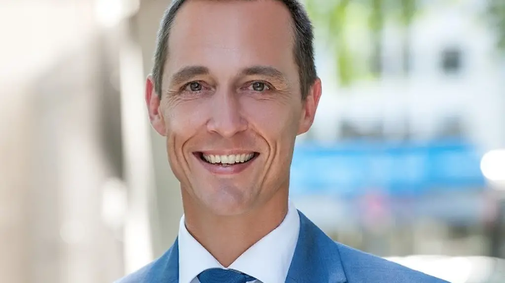 774px-Dieter-Spuerck