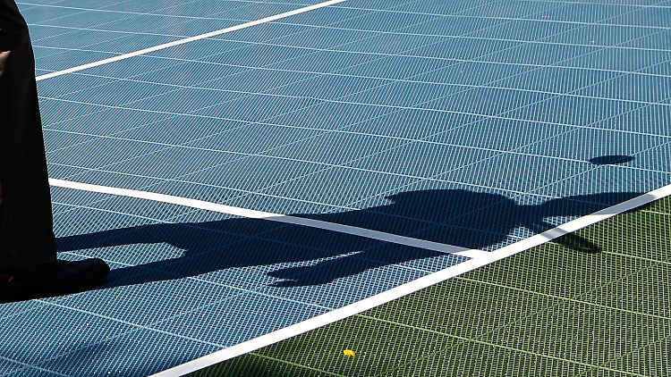 Für manch konservativen Verschwörungstheoretiker ist Obama - hier beim Tennisspielen - ein anderer, als er vorgibt zu sein.