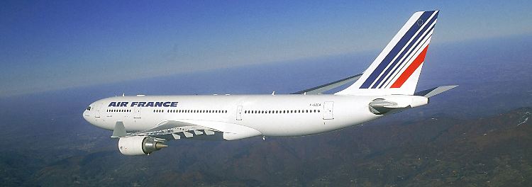 Von dem abgestürzten Flugzeug der Gesellschaft Air France wurden bereits erste Wrackteile geborgen.
