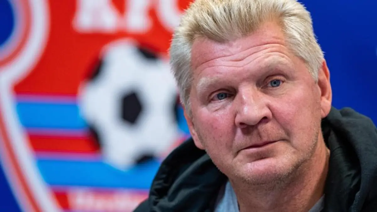 Stefan-Effenberg-Manager-KFC-Uerdingen-spricht-auf-der-Pressekonferenz