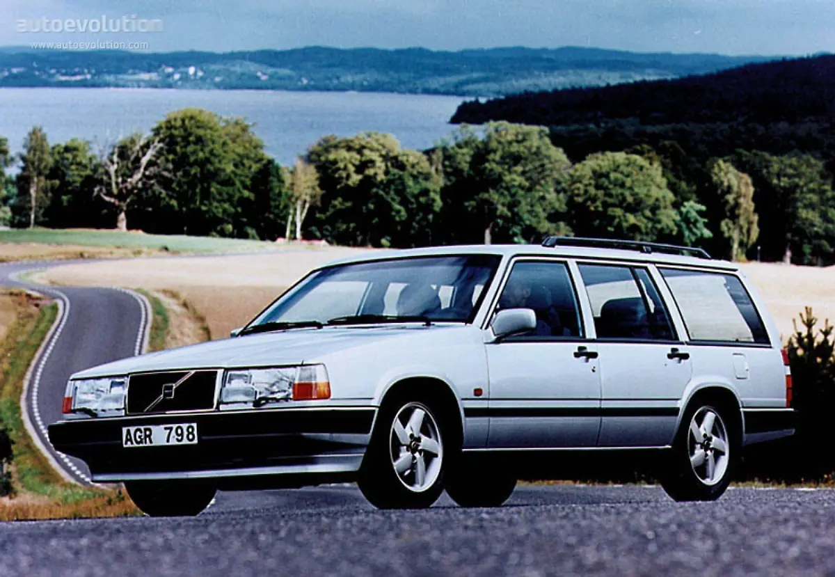 VOLVO940Estate-2300-2