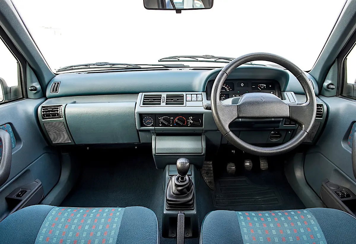 RENAULT-Clio-5-Doors-1935-3