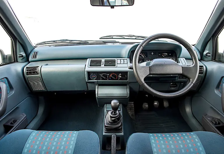 RENAULT-Clio-5-Doors-1935-3