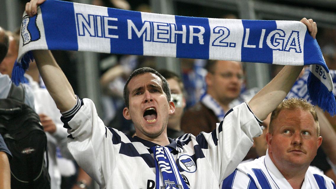 Da sind sie aber froh: Berliner Fans in Duisburg.
