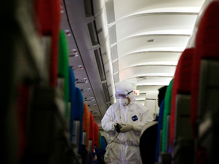 Wegen der fortschreitenden Ausbreitung der Schweinegrippe werden auf vielen Flügen inzwischen Sicherheitsmaßnahmen ergriffen.