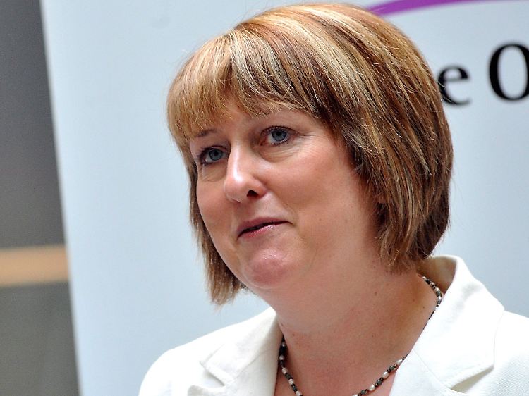 Durch die Enthüllungen "verletzt": Die britische Innenministerin Smith will ihren Posten räumen.