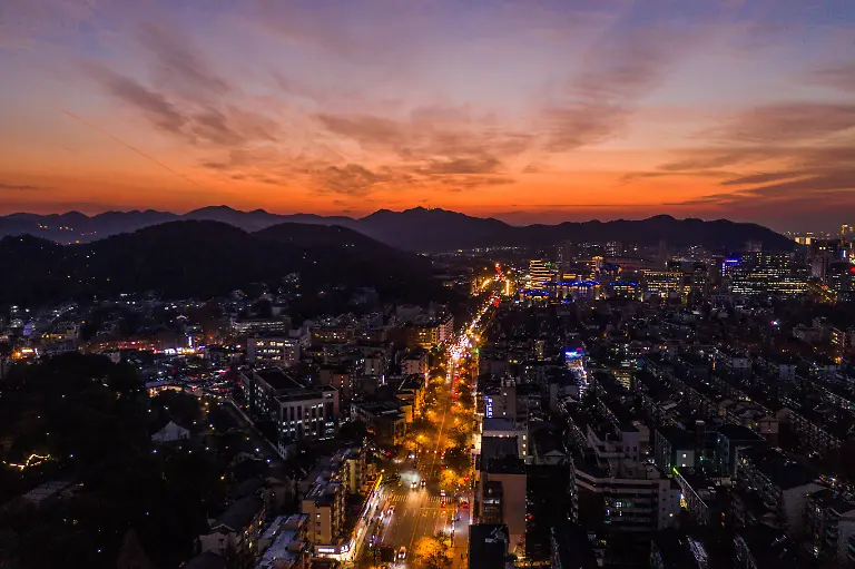 1056637d677bf44499c0452accf23e7c