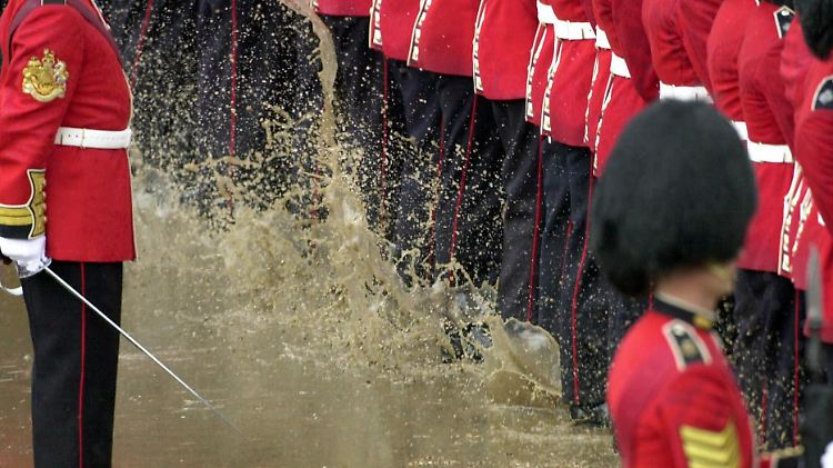 London im Regen - das wäre nicht gerade neu (Archivbild von 2001).