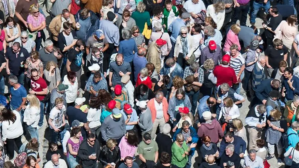 Wie-viele-Menschen-leben-in-Deutschland-und-wie