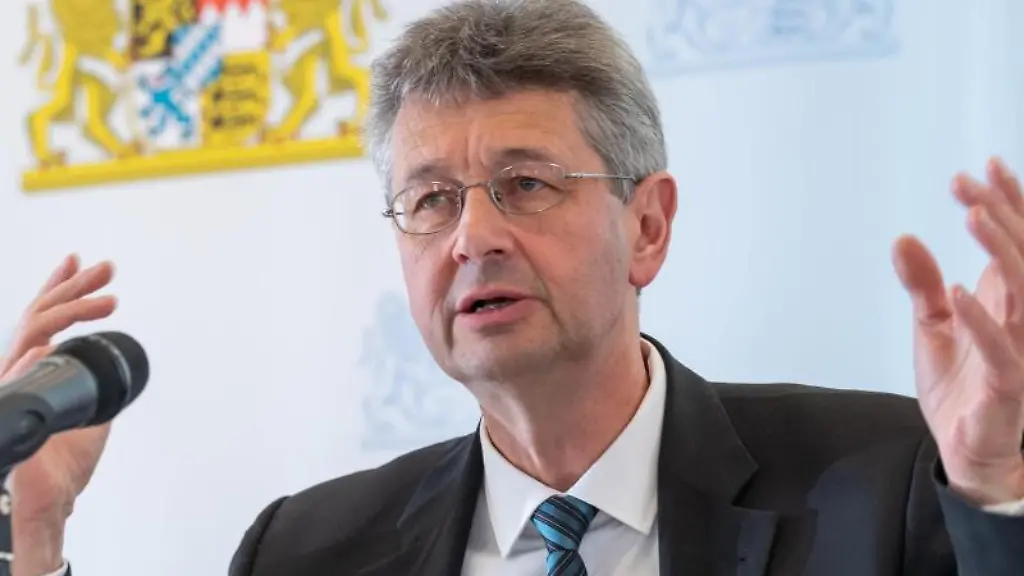 Kultusminister-Michael-Piazolo-Freie-Waehler