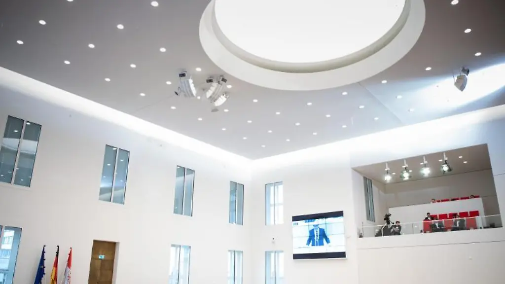 Der-Plenarsaal-im-Brandenburger-Landtag