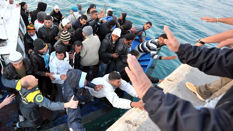 Ein paar tausend Flüchtlinge treiben Frankreich und Italien dazu, die Grenzen wieder dichtmachen zu wollen.