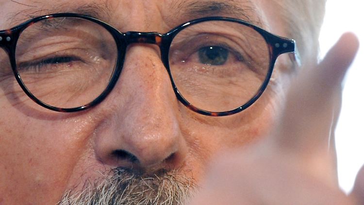"Wieder auf dem Boden der Meinungsfreiheit"? Sarrazin bleibt SPD-Mitglied.